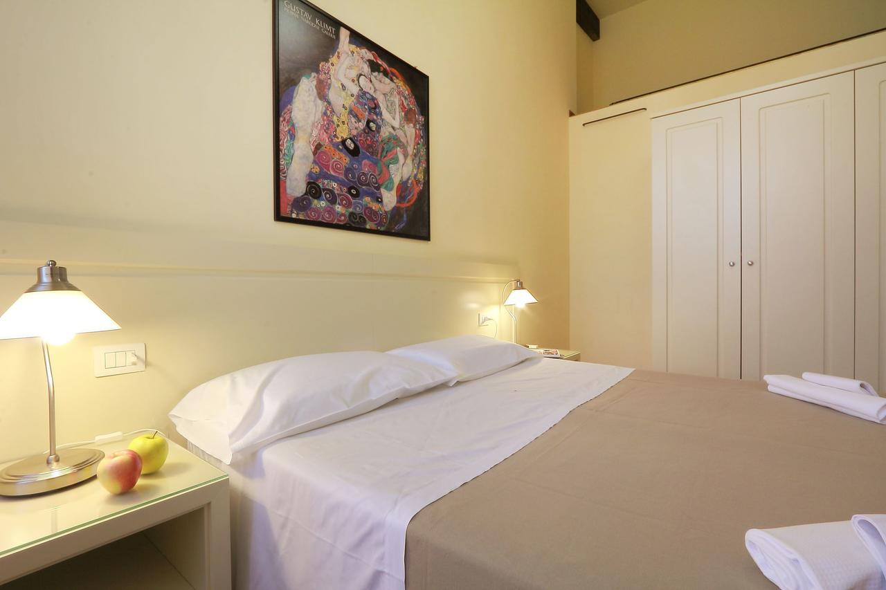 Relais Martinez Florens Exteriör bild